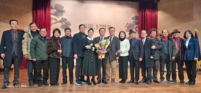 이날 취임식에서 노진만 남양주시협의회장과 내빈들이 기념촬영을 하고 있다.