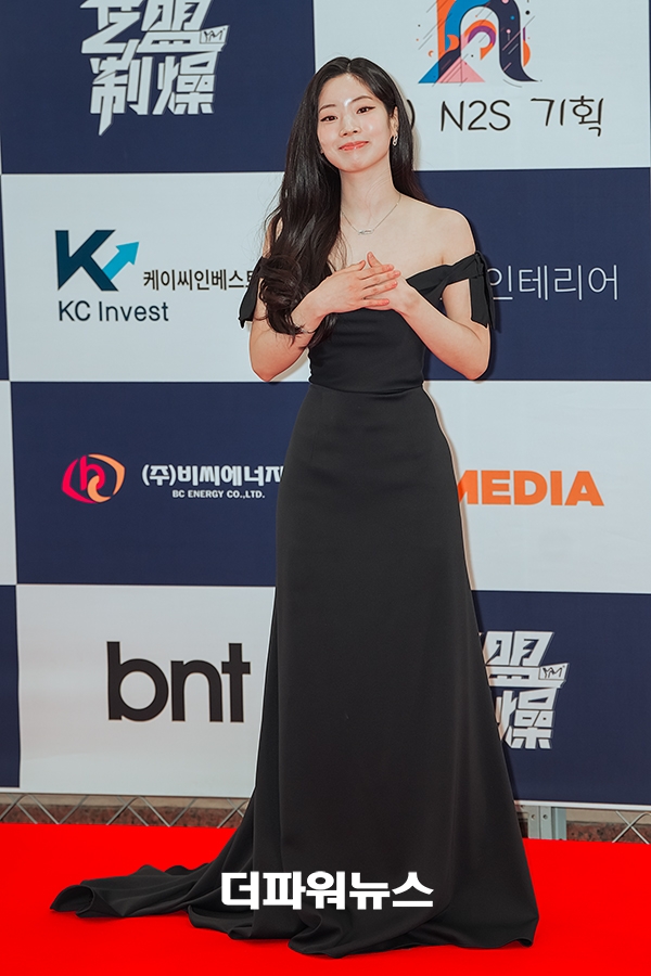 트와이스 다현, ‘제29회 춘사국제영화제’ 레드카펫 행사