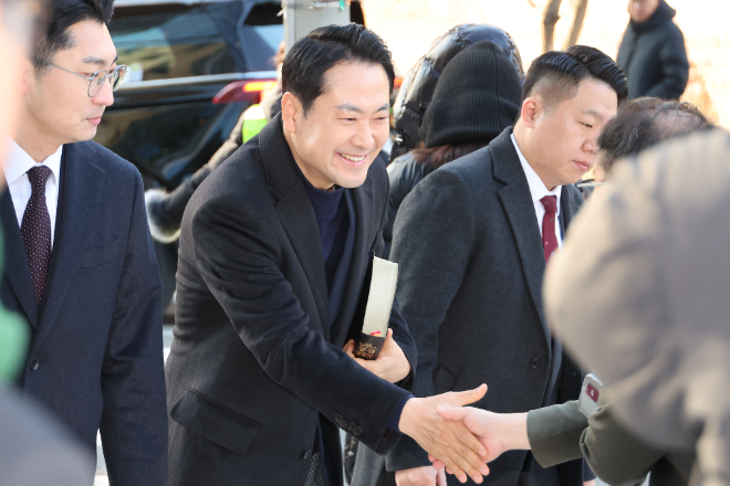 지지자와 악수하는 장동혁 대표. (사진=연합뉴스)