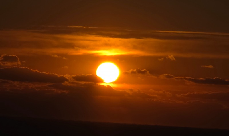 대마도 미우다 해변에서 맞이한 새해 첫 일출./ 사진=이승렬 기자