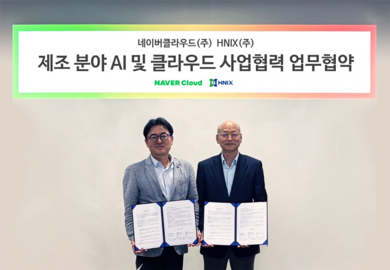 차동원 HNIX 대표(오른쪽)와 임태건 네이버클라우드 전무가 업무협약 체결 후 기념촬영을 하고 있다. 사진=HNIX