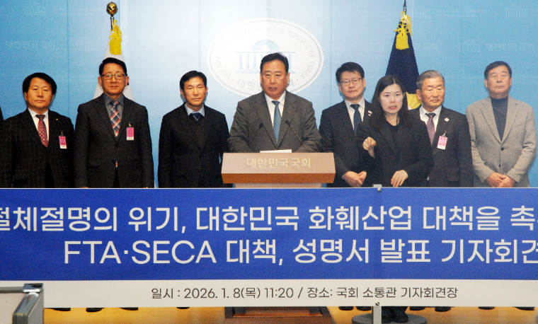 어기구 (가운데) 국회 농해수위 위원장 (사진=위원장실)