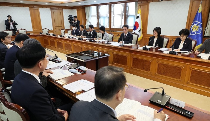 김민석 국무총리 주재로 열린자살예방정책위원회 회의(사진=연합뉴스)