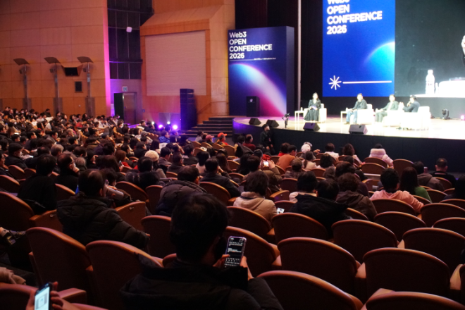 WEB3 OPEN CONFERENCE 2026 참석자들이 강연을 듣고 있다