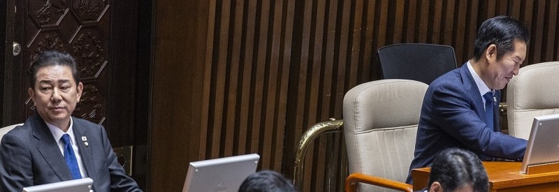 본회의 참석한 정청래-김병기(사진=연합뉴스)