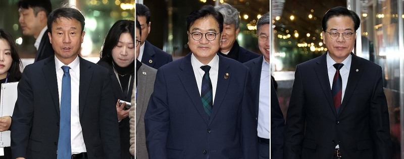 입장하는 우원식 국회의장과 여야 원내대표(사진=연합뉴스)