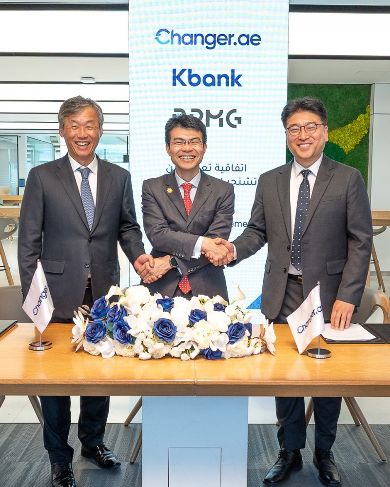 왼쪽부터 케이뱅크 최우형 은행장, 체인저(Changer.ae) 왕하오(Wang Hao) 대표(CEO), 비피엠지 문범영 이사. 사진=비피엠지