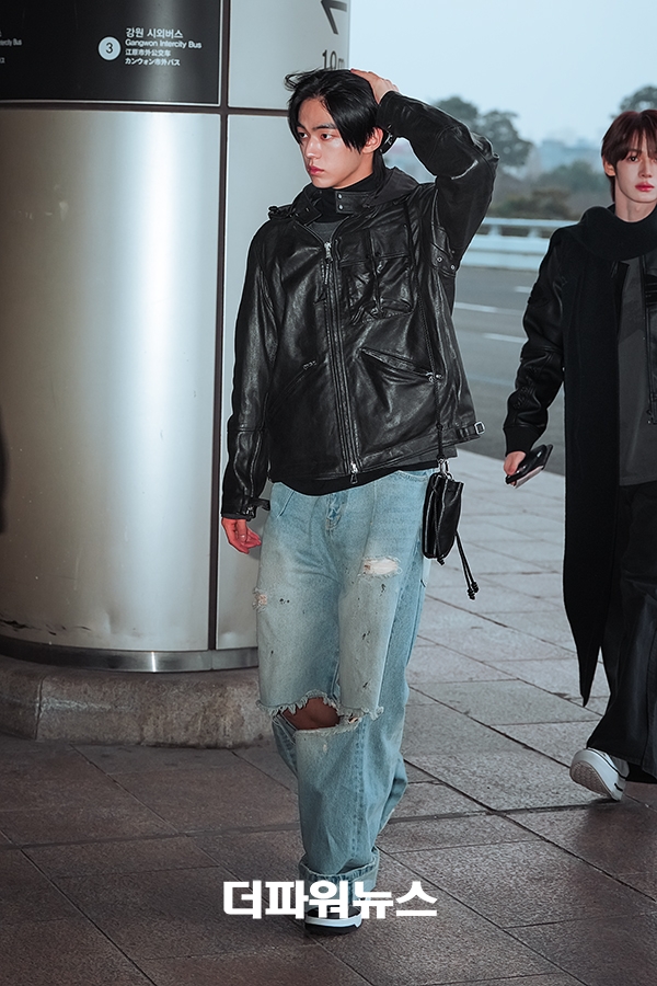 투어스 도훈. 김포국제공항 출국