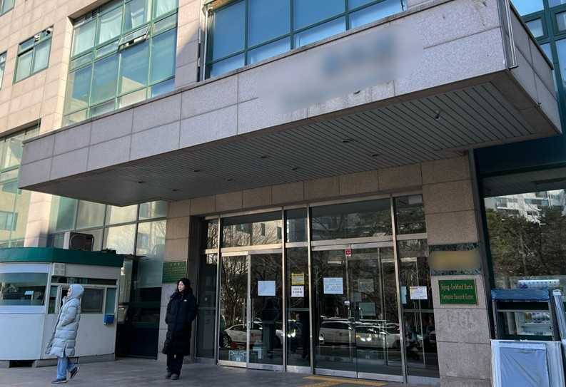 무인기 군경합동조사TF가 압수수색 중인 서울의 한 공대(사진=연합뉴스)