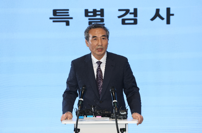 브리핑에서 발언하는 민중기 특검. (사진=연합뉴스)