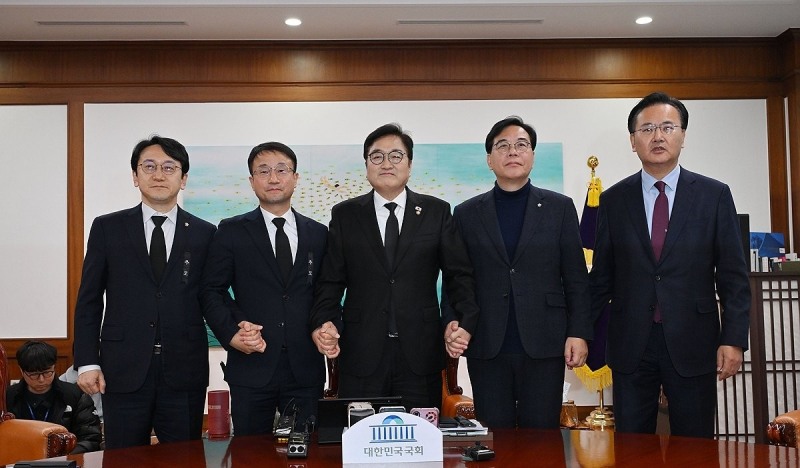 국회의장 주재로 만난 여야 원내대표(사진=연합뉴스)