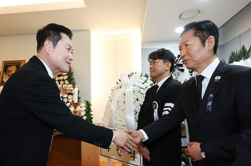 국민의힘 장동혁 대표, 이해찬 전 총리 빈소 조문(사진=연합뉴스)