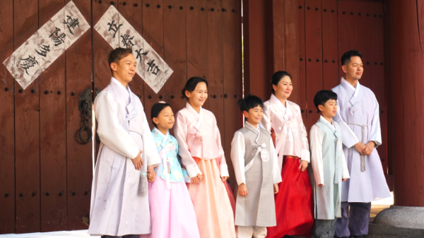 남산골한옥마을, 입춘 맞아 전통 입춘첩 부착 시연 개최