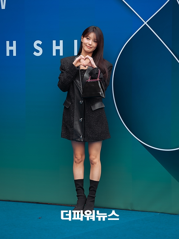 모모랜드 아인, '2026 F/W 서울패션위크' 한나신 컬렉션