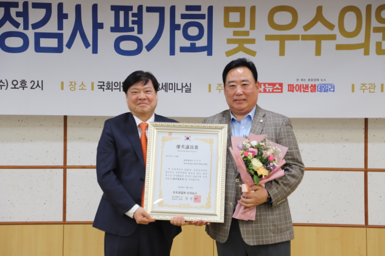 어기구 (오른쪽) 국회의원 (사진=의원실)