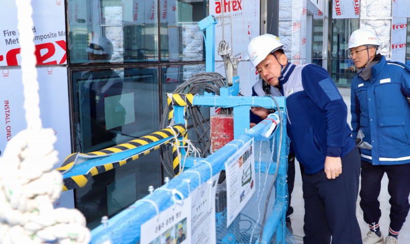 안전점검 모습.(사진=포스코이앤씨)