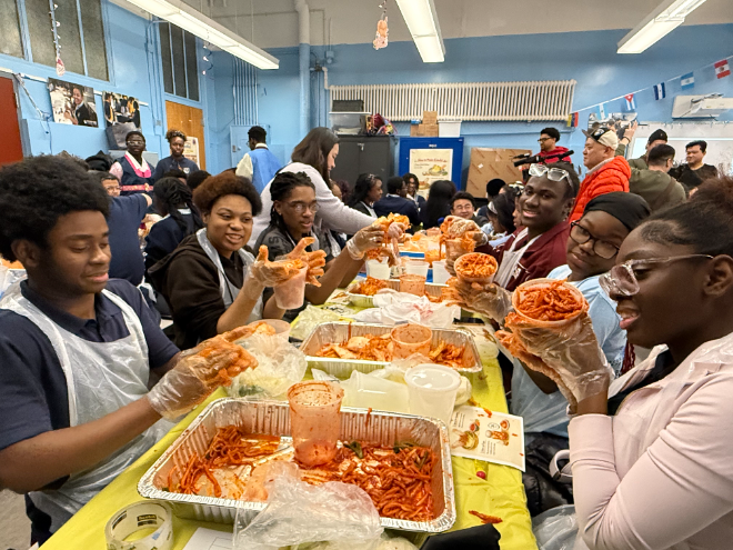 aT, 美 맨해튼 공립고서 김장 체험과 K-푸드 급식 행사 열어