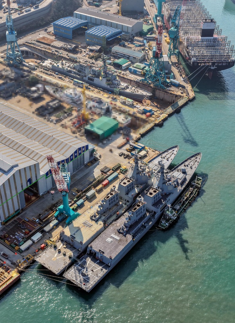 HD현대중공업 울산 조선소에 집결한 최신예 이지스 구축함 1~3번함 정조대왕함·다산정약용함·대호김종서함의 모습.(사진=HD현대중공업)