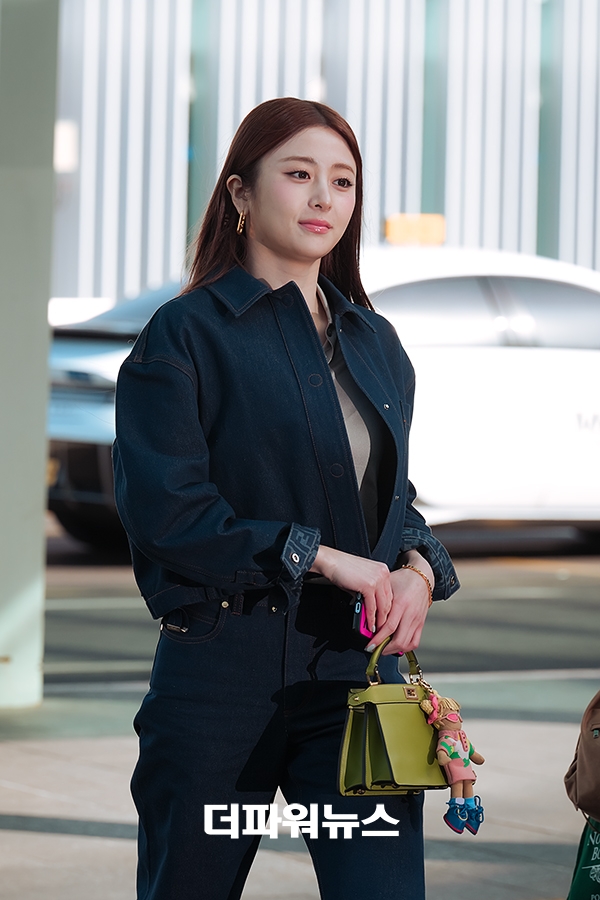 르세라핌 허윤진, 인천국제공항 출국