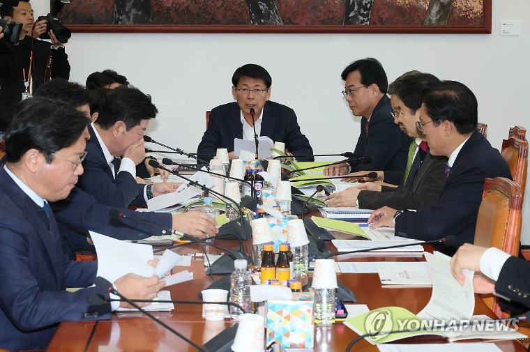 서삼석 (가운데) 국회의원 (사진=연합뉴스)