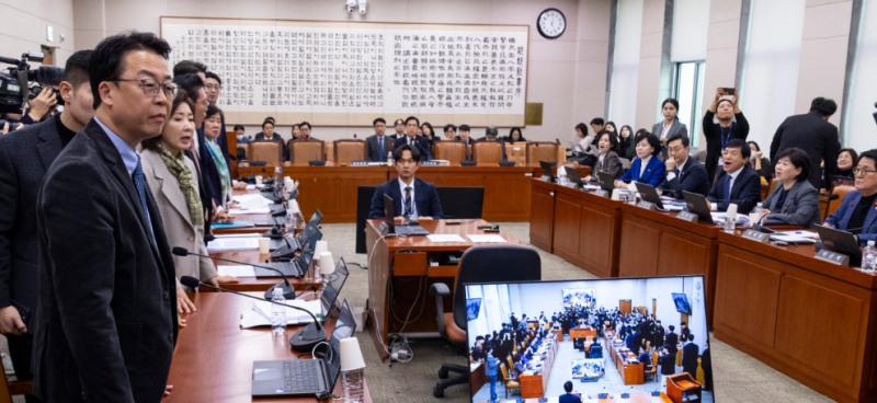 항의하는 국민의힘 의원들(사진=연합뉴스)