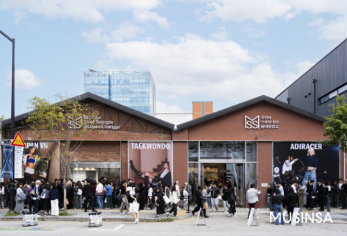 무신사, 춘절 연휴 中 관광객 매출 2.7배 증가…"K-패션 쇼핑 필수 코스로 부상"