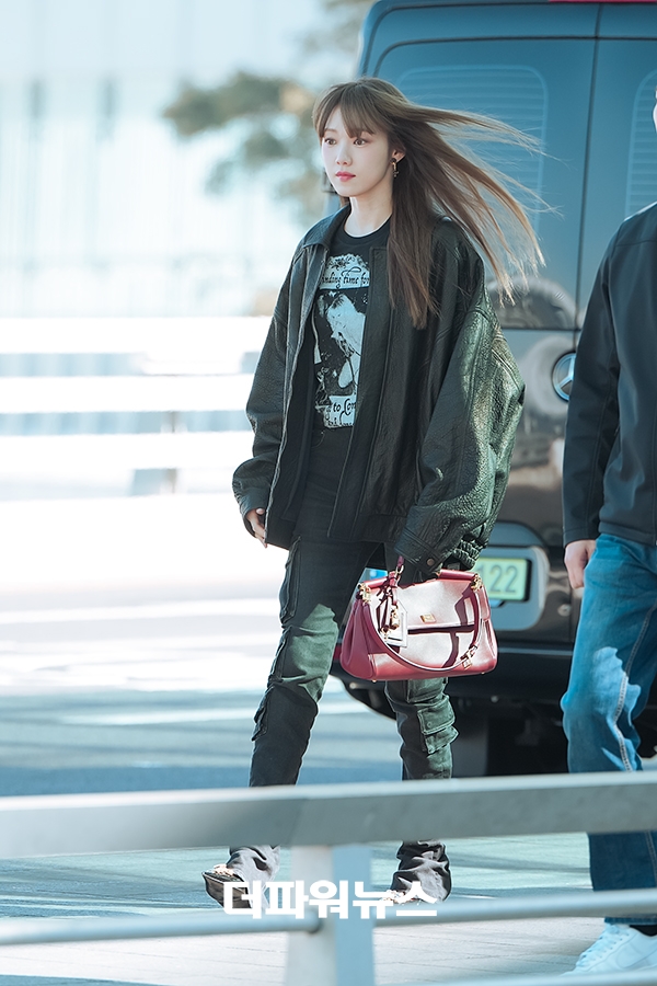 이성경, 인천국제공항 출국