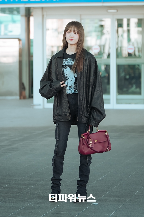 이성경, 인천국제공항 출국