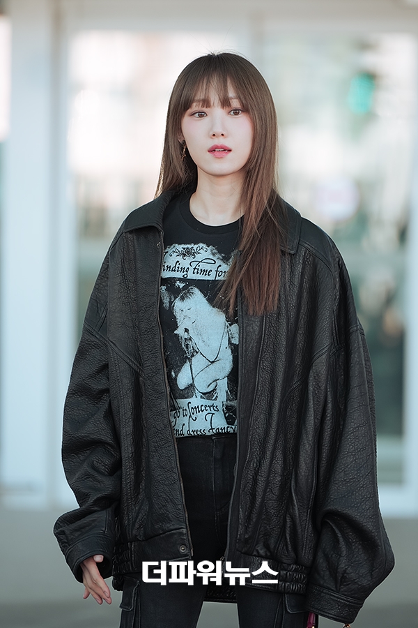 이성경, 인천국제공항 출국