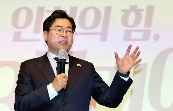 더불어민주당 박찬대 의원이 2일, 인천 미추홀구 인하대학교에서 열린 본인의 출판기념회 '인천의 힘, G3 코리아'에서 인사말을 하고 있다. (사진=연합뉴스)