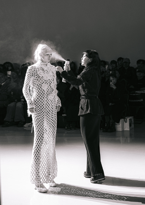 로레알 프로페셔널, 꼼나나·키모우이와 협업…패션쇼서 헤어 퍼포먼스 선봬