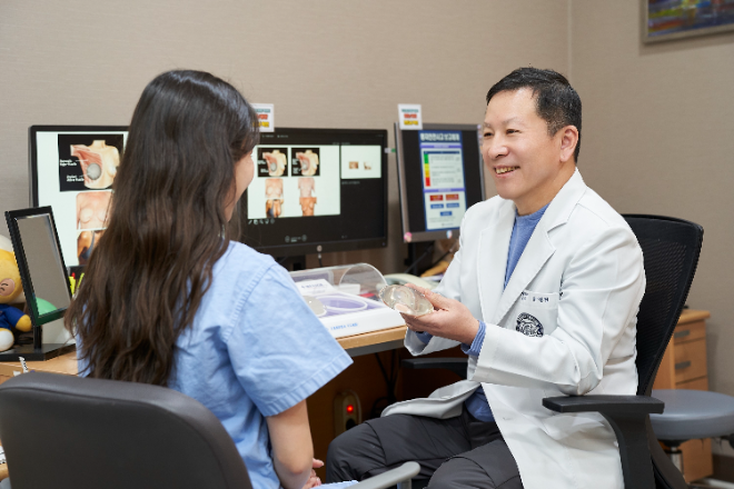 강동경희대학교병원 성형외과 유영천 교수. 사진=강동경희대병원