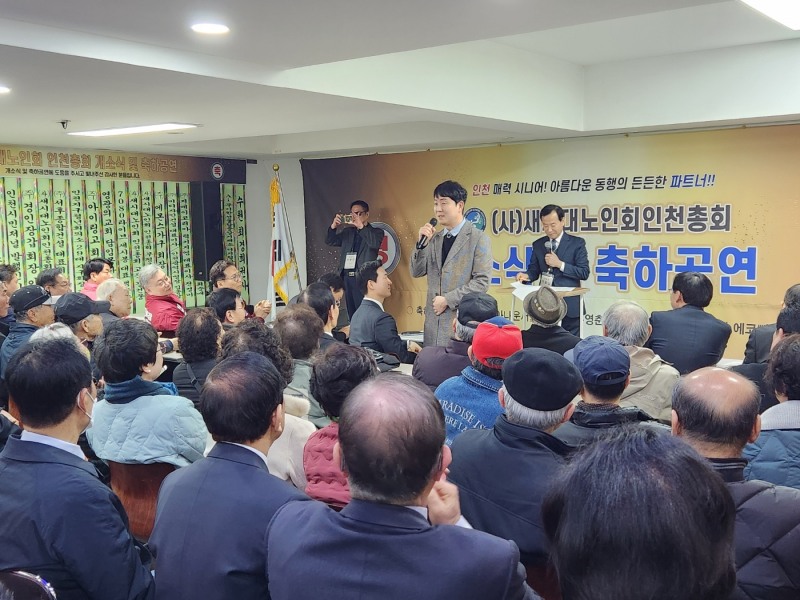 ▲ 특별히 소개된 박용철 유벨안과 원장이 인사말을 하고 있다.