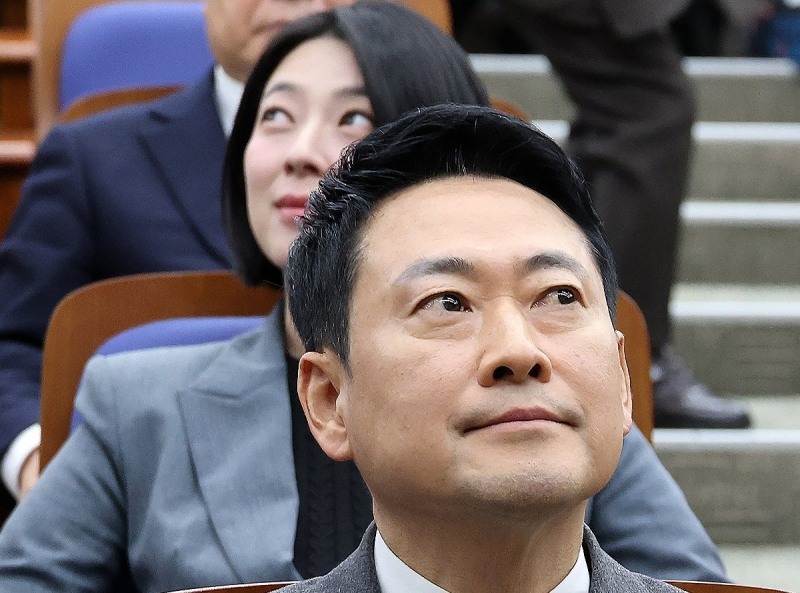 의총에 참석한 장동혁-배현진(사진=연합뉴스)