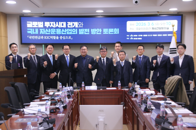 안도걸 (가운데) 국회의원 (사진=의원실)