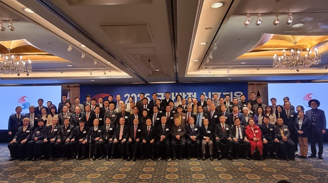 3월 16일 서울 소공동 롯데호텔 사파이어볼룸에서 열린 '2026 국가발전 심포지엄' 단체 기념촬영.(사진제공=아이넷방송)