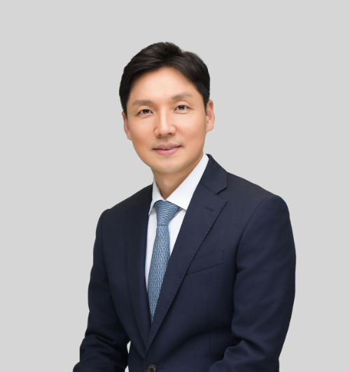 일타강사와 교사 사이의 ‘문항 거래’ 논란, 어디까지가 위법인가