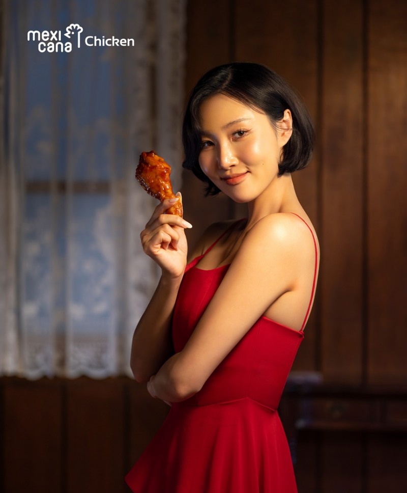 멕시카나치킨, 가수 화사 전속모델 발탁…브랜드 이미지 쇄신