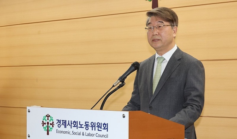 새 정부 제1기 경사노위 출범 브리핑하는 김지형 위원장(사진=연합뉴스)