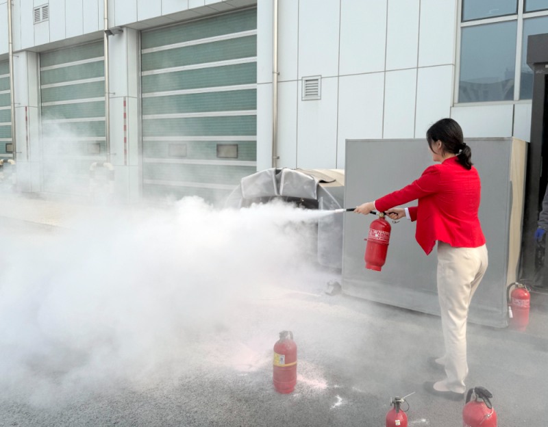 티웨이항공이 공항 소방대와 3~4월 중 국내 주요 공항에서 '찾아가는 소방안전교육'을 진행하며 안전 의식 강화에 나선다.(사진=티웨이항공)