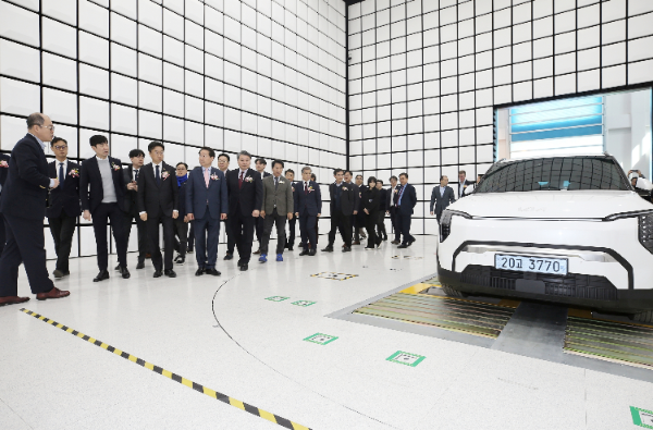 개소식 참석 내외빈의 센터 시설 시찰 / 인천시