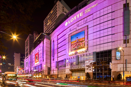 롯데백화점, 명동 점포서 '웰컴라이트' 조명 연출