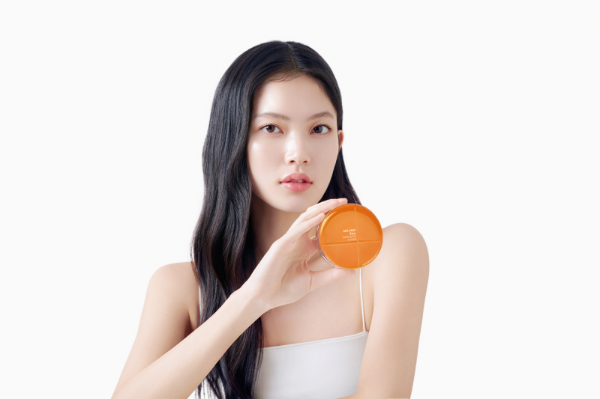 에이지투웨니스 기미 보정과 케어 돕는 멜라닌 샷 기미 커버 쿠션 출시