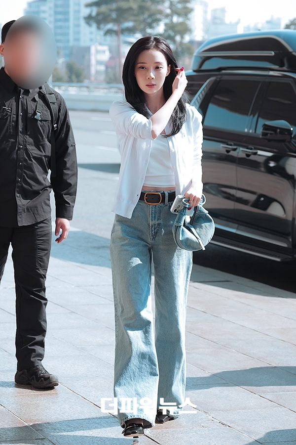 에스파 뒨터, 김포국제공항 출국