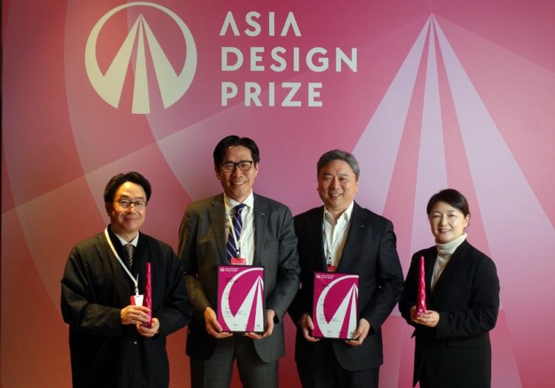 (왼쪽부터) 박성민 건축설계팀장, 박희윤 HDC현대산업개발 개발본부장, 강민석 건축본부장, 박성아 조경팀장.(사진=HDC현대산업개발)