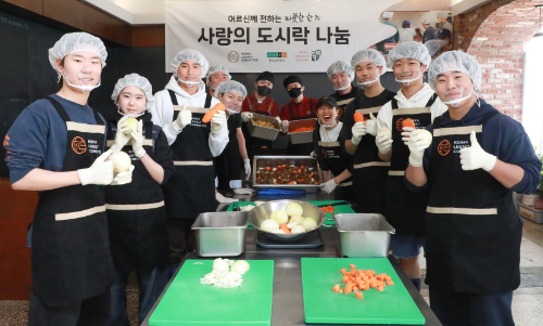 현대그린푸드, 용산구 저소득층 노인에 도시락 전달