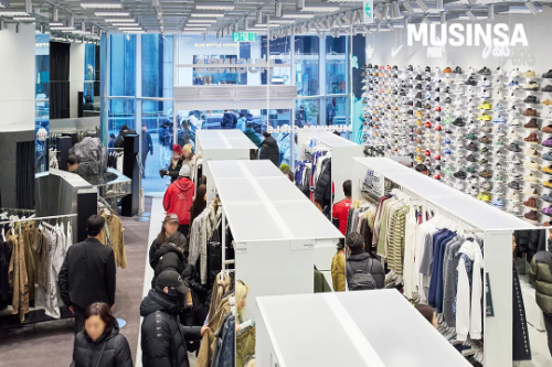 무신사 명동 오프라인 매장, 외국인 거래액 비중 56% 기록