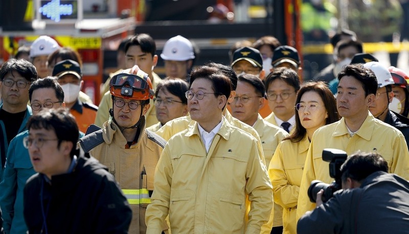 이재명 대통령, 자동차부품공장 대형 화재 현장 방문(사진=연합뉴스)
