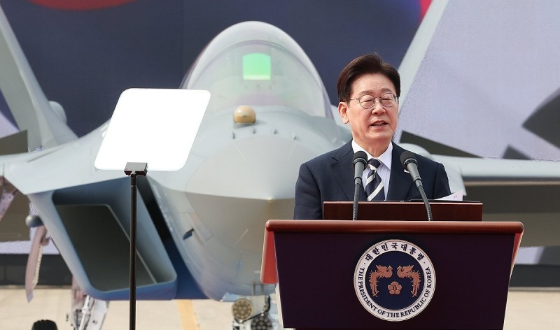 이재명 대통령, KF-21 양산 1호기 출고 격려(사진=연합뉴스)