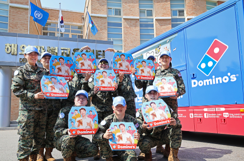 도미노피자, 한빛부대 장병에 파티카로 피자 전달